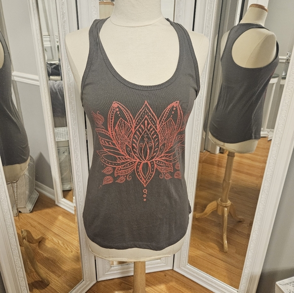 FifthSun Racerback Red Lotus Tank Top Gray Size M - Picture 1 of 4